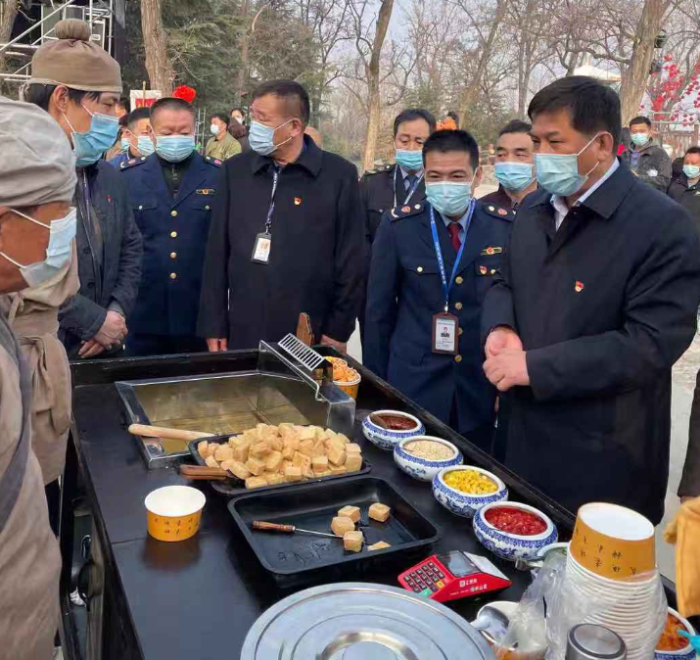 全市市场监管系统工作人员坚守一线全力守护市民游客安全过大年