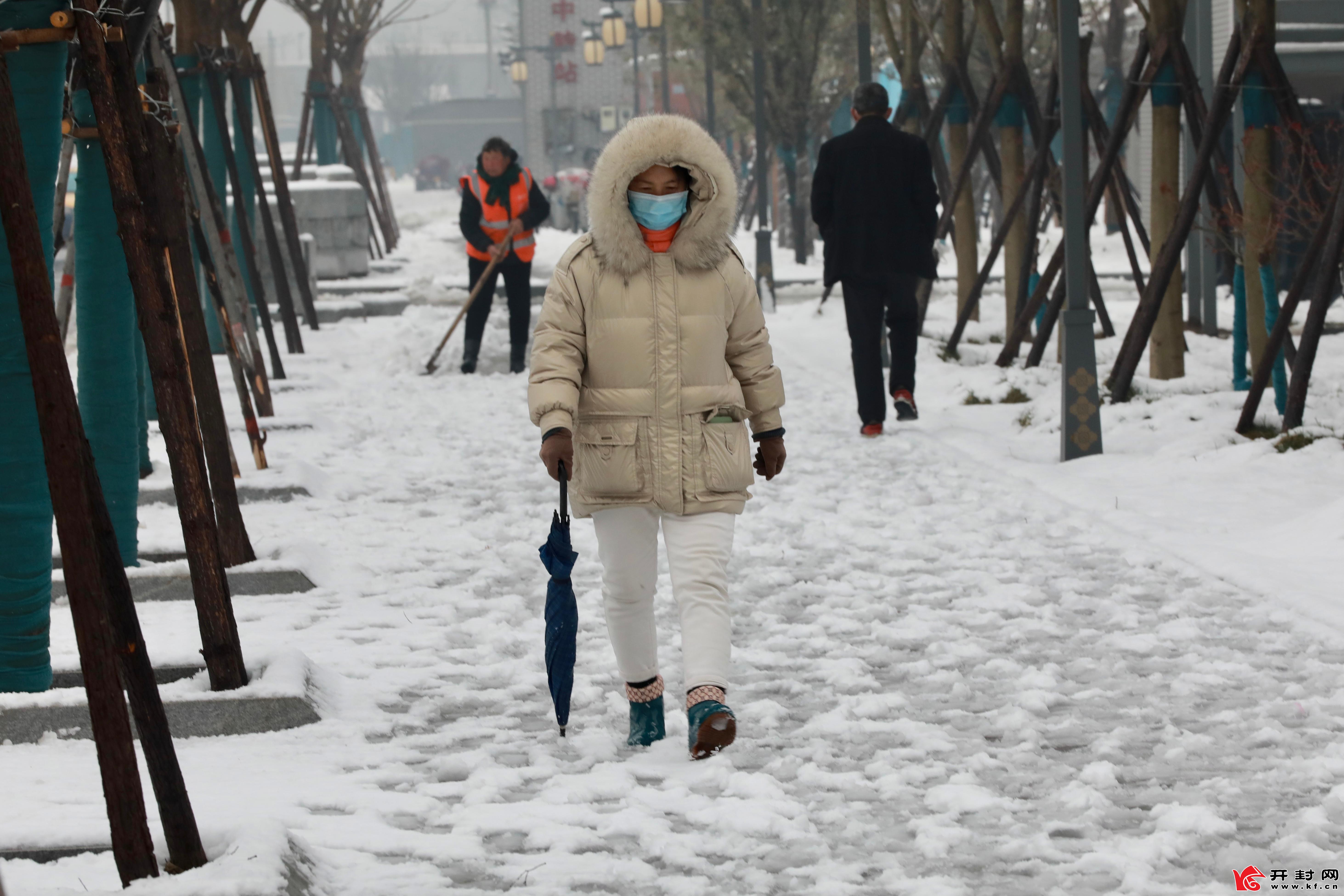 踏雪玩雪乐趣多