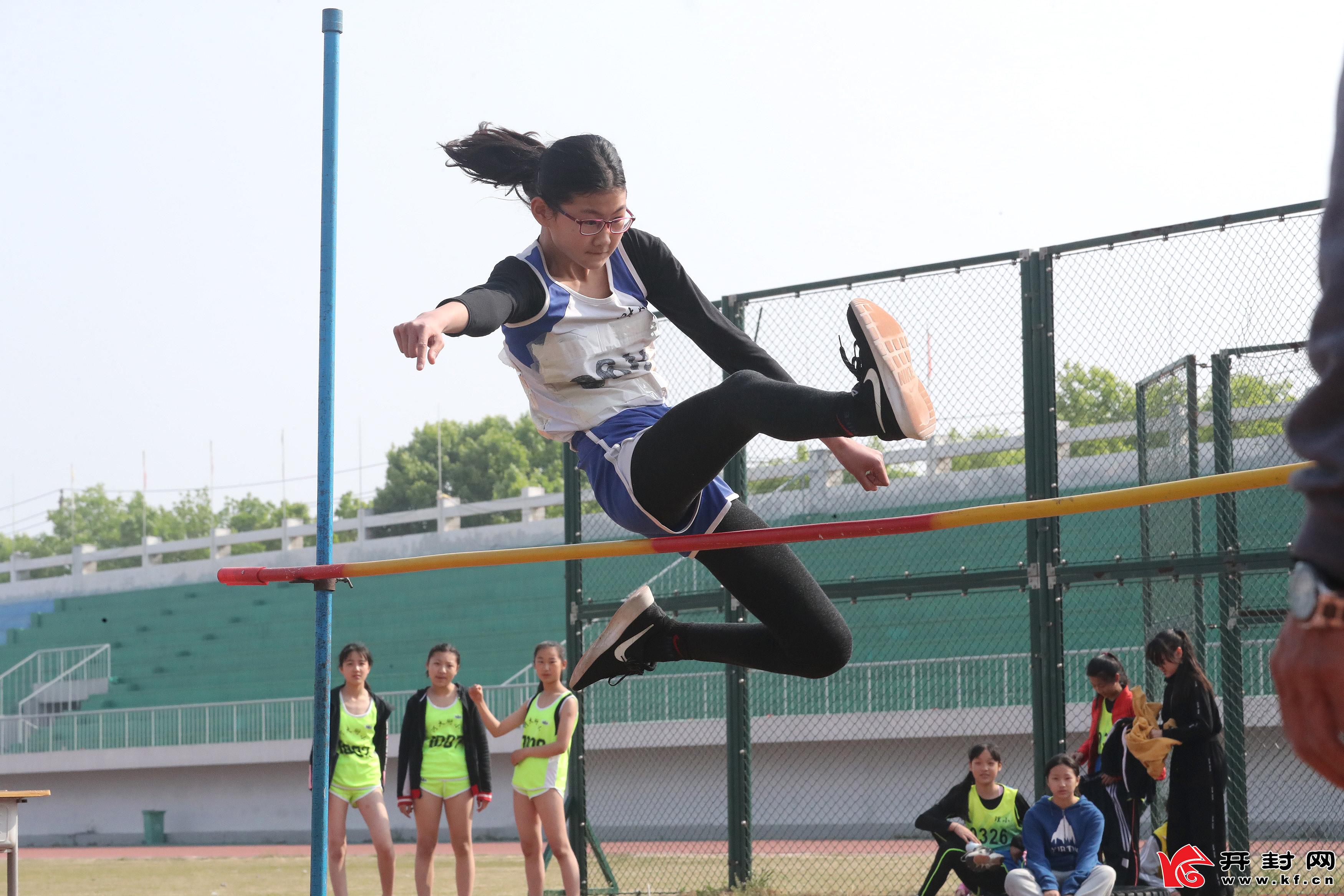 在順河回族區舉辦的中小學生田徑運動會上,來自該區31所中小學校的600