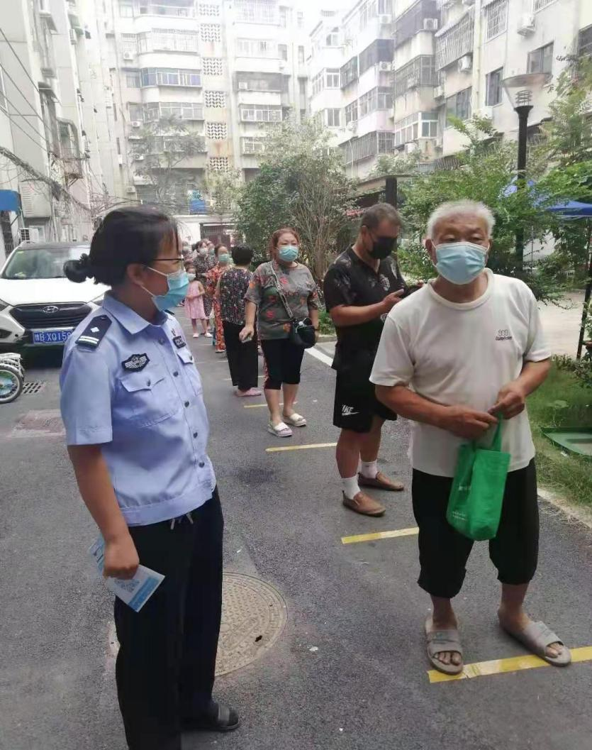 不在辖区转一转就会失眠的老民警张瑞金