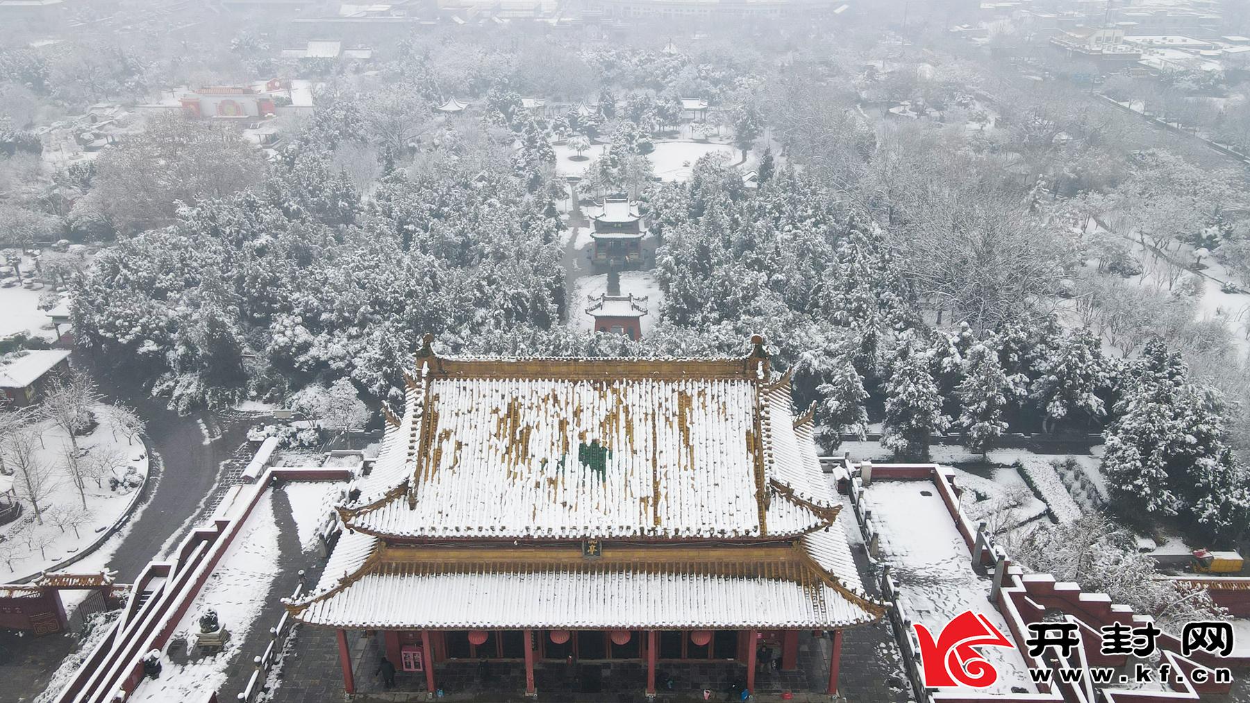 航拍雪后的龙亭公园。全媒体记者 袁洋 摄