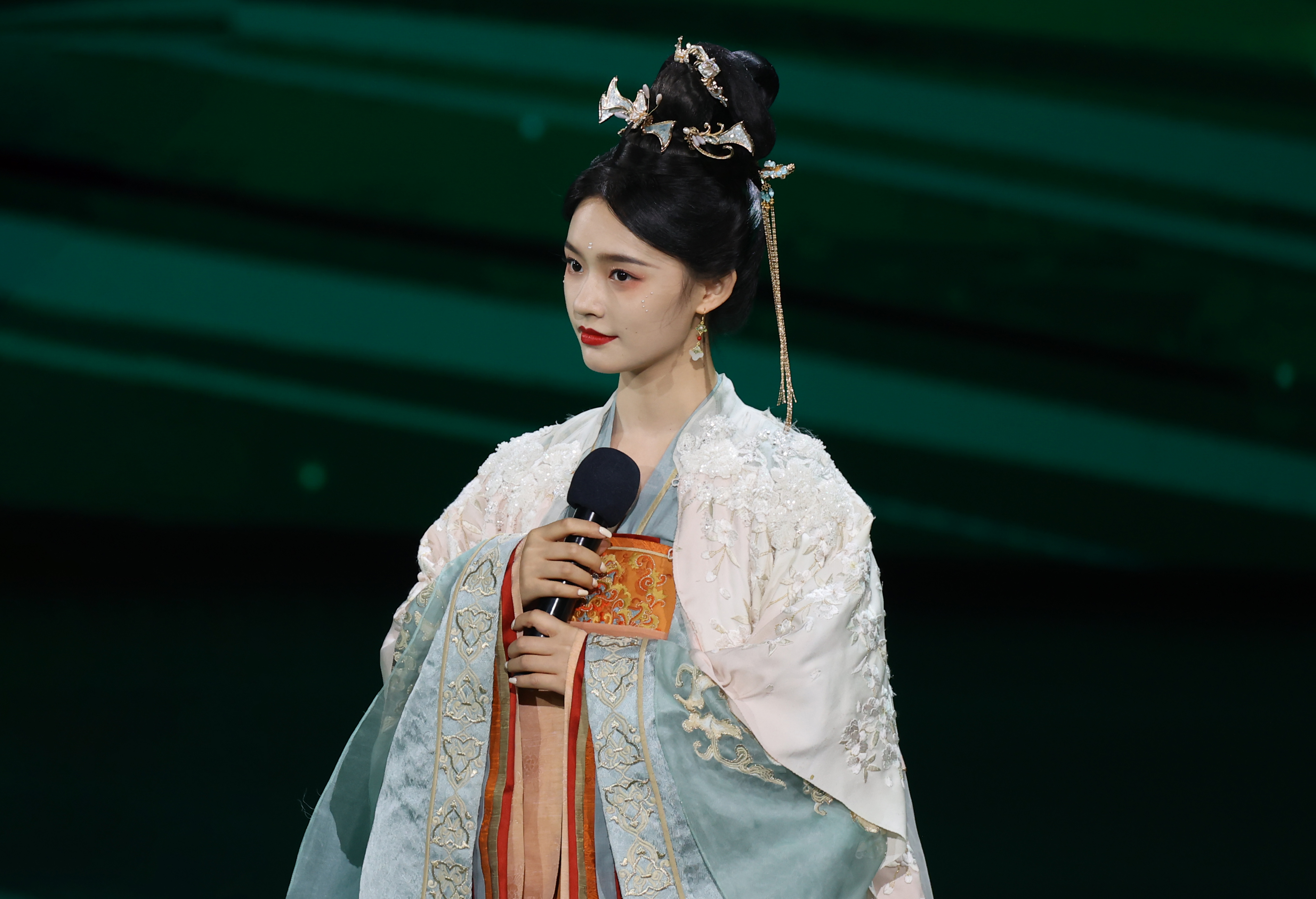 4月3日晚，2023中国（开封）清明文化节开幕晚会如约而至，圆满播出。全媒体记者 袁洋 摄