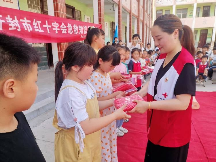 市爱心天使应急救护培训中心开展应急救护进校园讲座活动