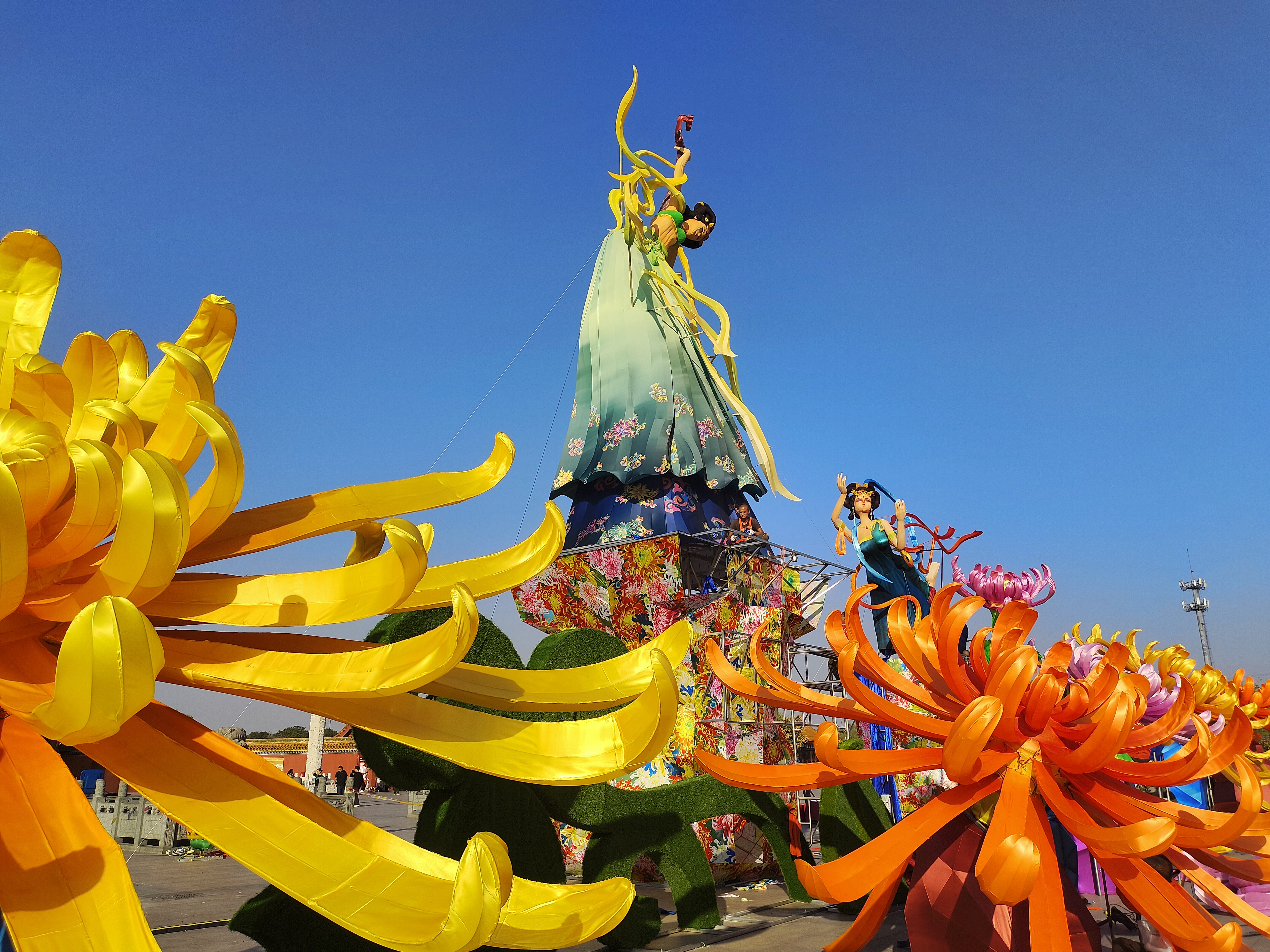 随着中国开封第41届菊花文化节逐渐临近，我市各景区精心布展，喜迎四海宾朋。开封+记者李浩10月15日摄