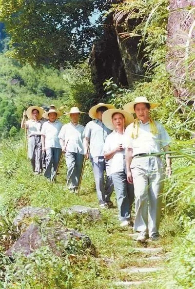 1989年7月，習近平在壽寧縣山村。