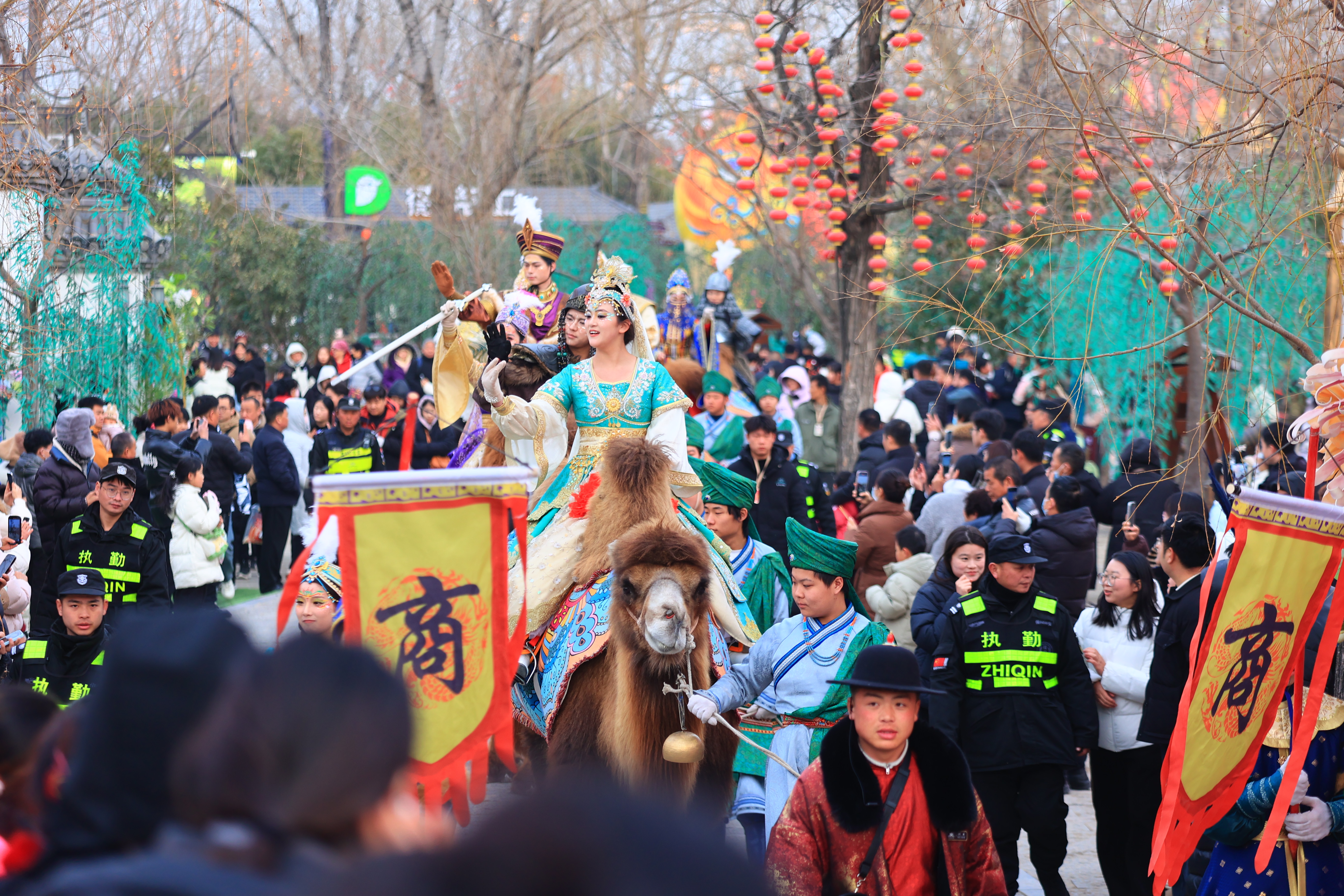 春节假期过后，开封文旅市场依旧火爆，各景区里依然热热闹闹、喜气洋洋。全媒体记者 李浩 摄