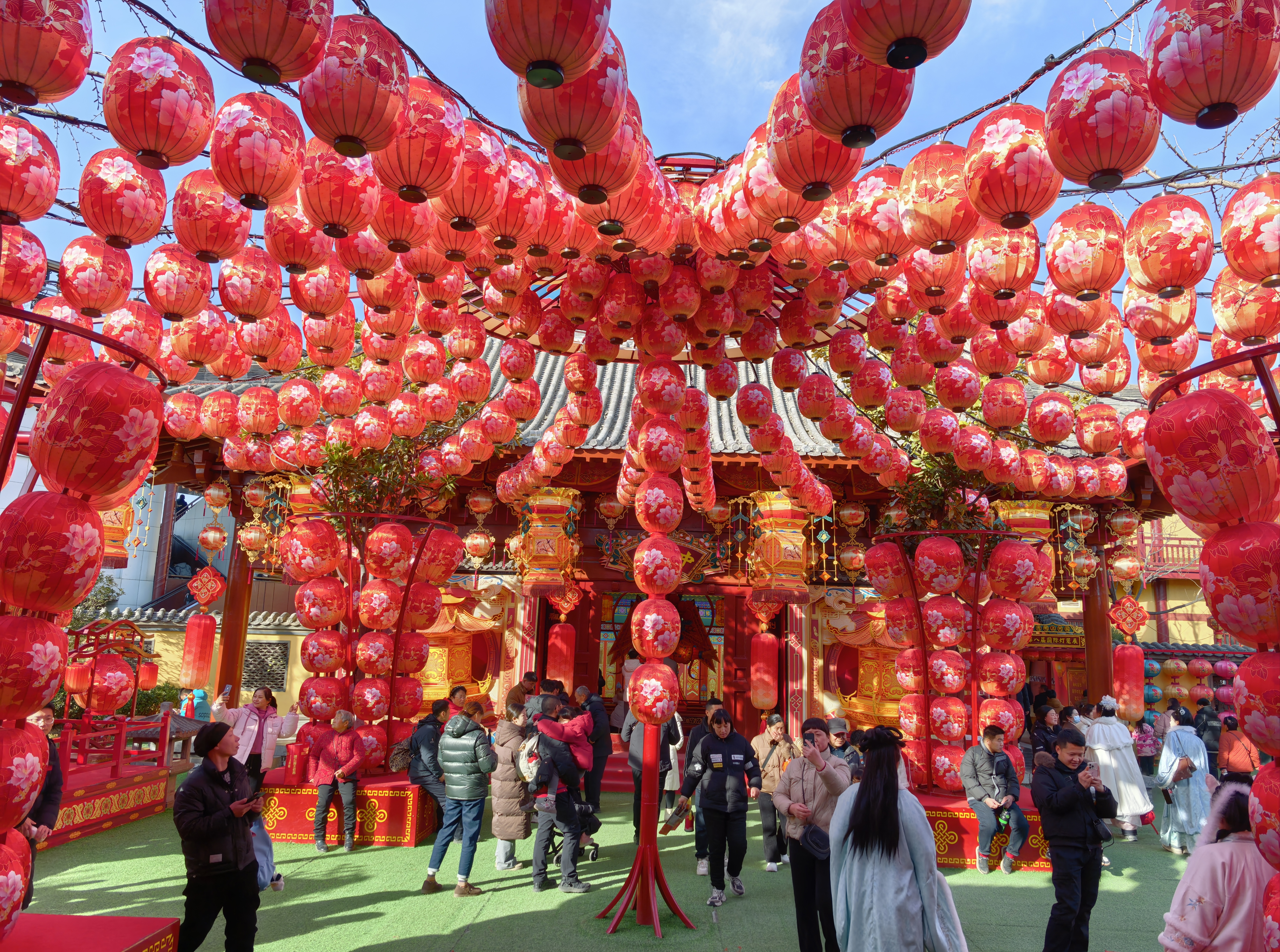 春节假期过后，开封文旅市场依旧火爆，各景区里依然热热闹闹、喜气洋洋。全媒体记者 李浩 摄