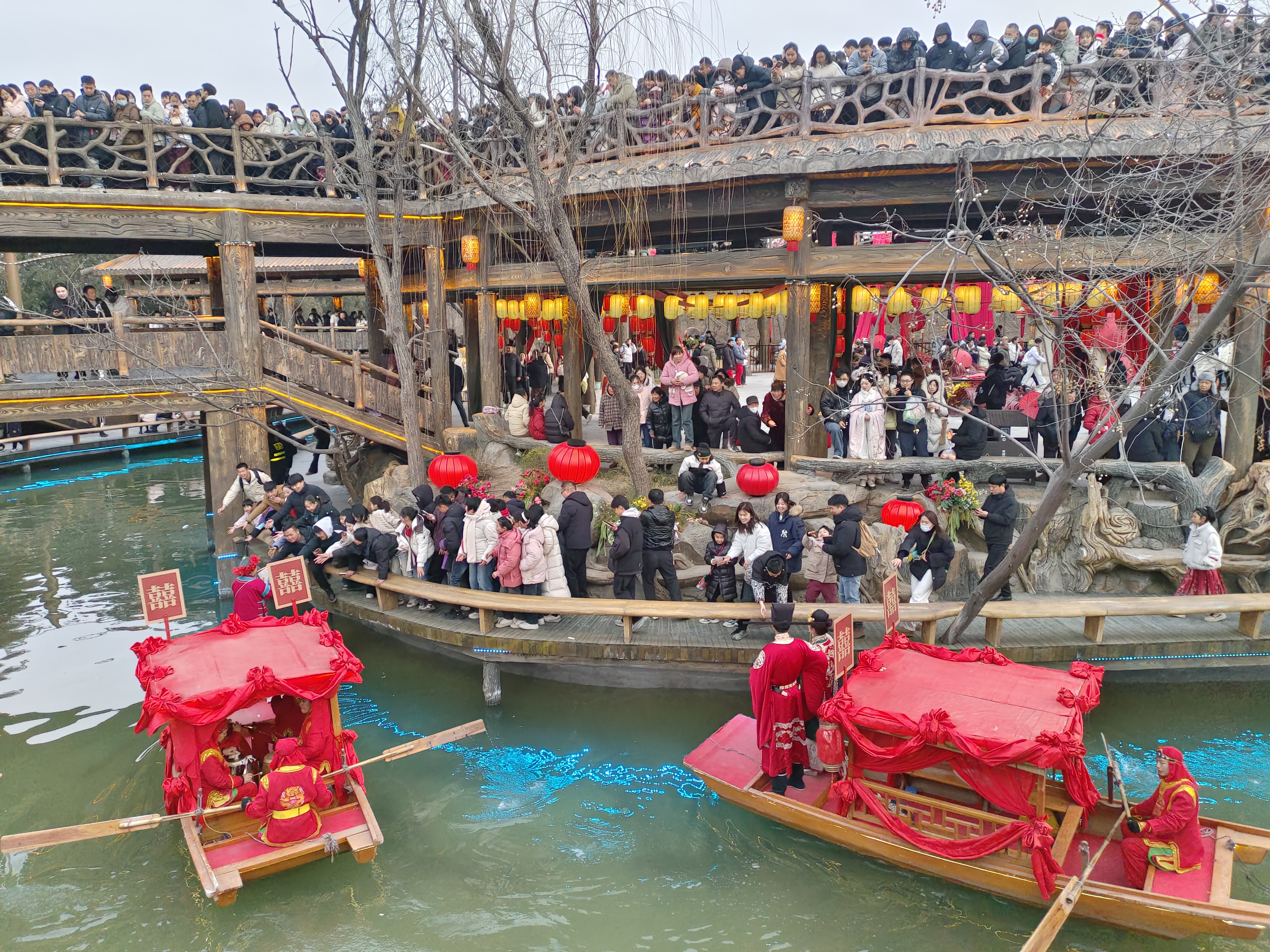 春节假期过后，开封文旅市场依旧火爆，各景区里依然热热闹闹、喜气洋洋。全媒体记者 李浩 摄