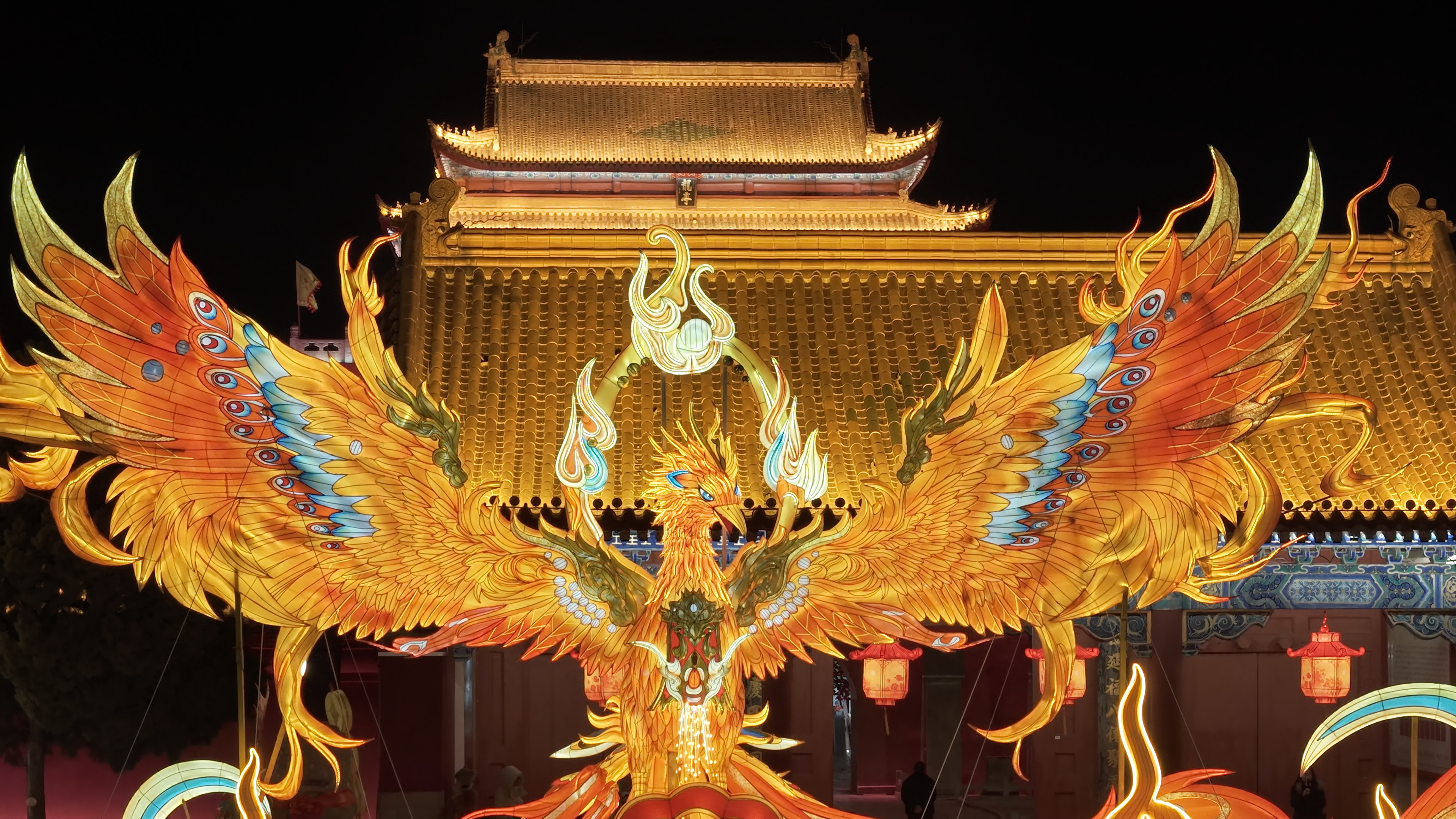 春节假期，游客在我市景区赏花灯、品宋韵，欢度新春佳节。全媒体记者 袁洋 摄