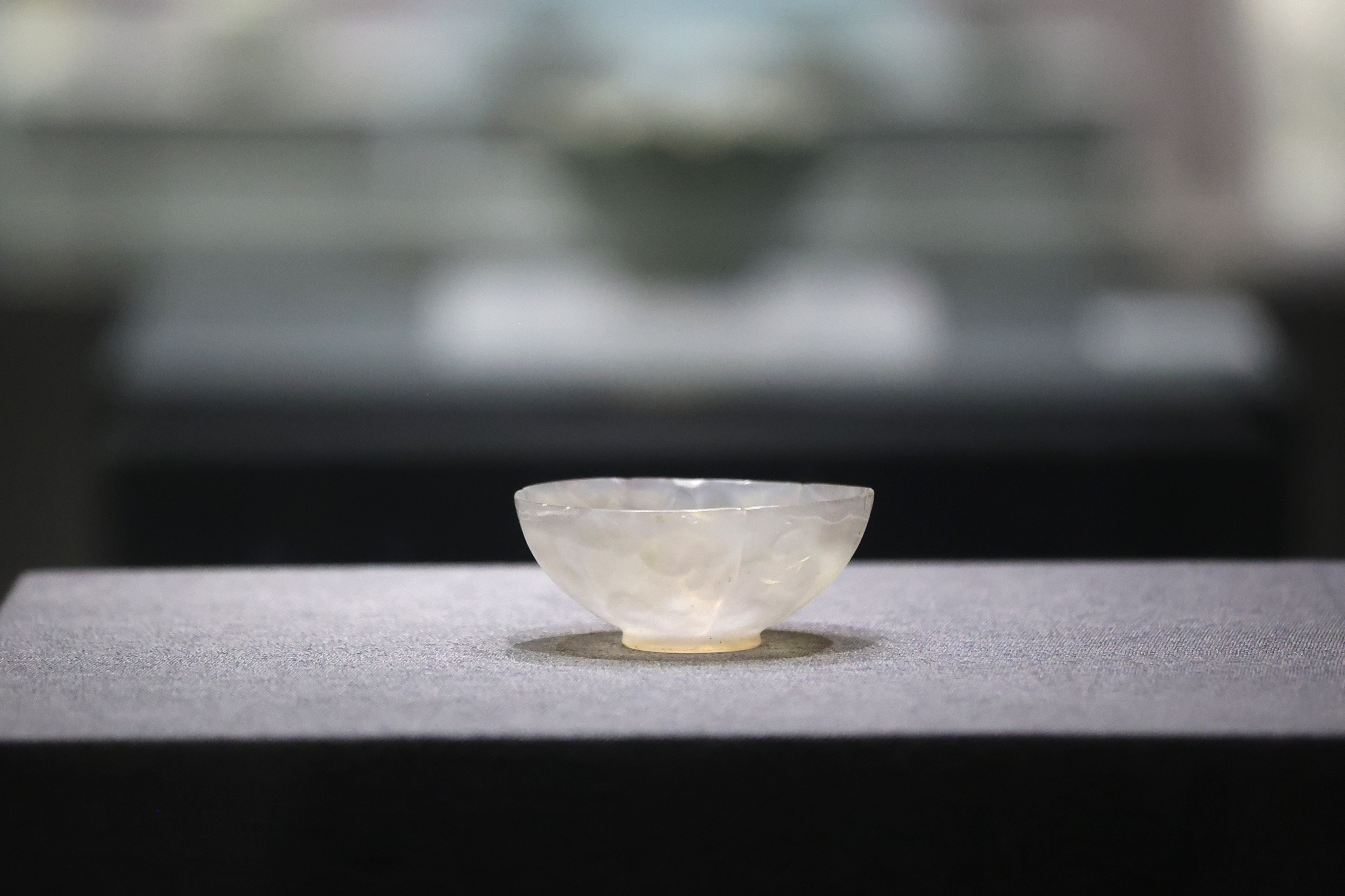 “开封有个包青天——包拯和他的时代”特展正在开封市博物馆展出，本次展览集中展出了河南博物院、安徽博物院等全国12家文博机构的108件（套）宋代珍贵文物。全媒体记者 袁洋 摄 